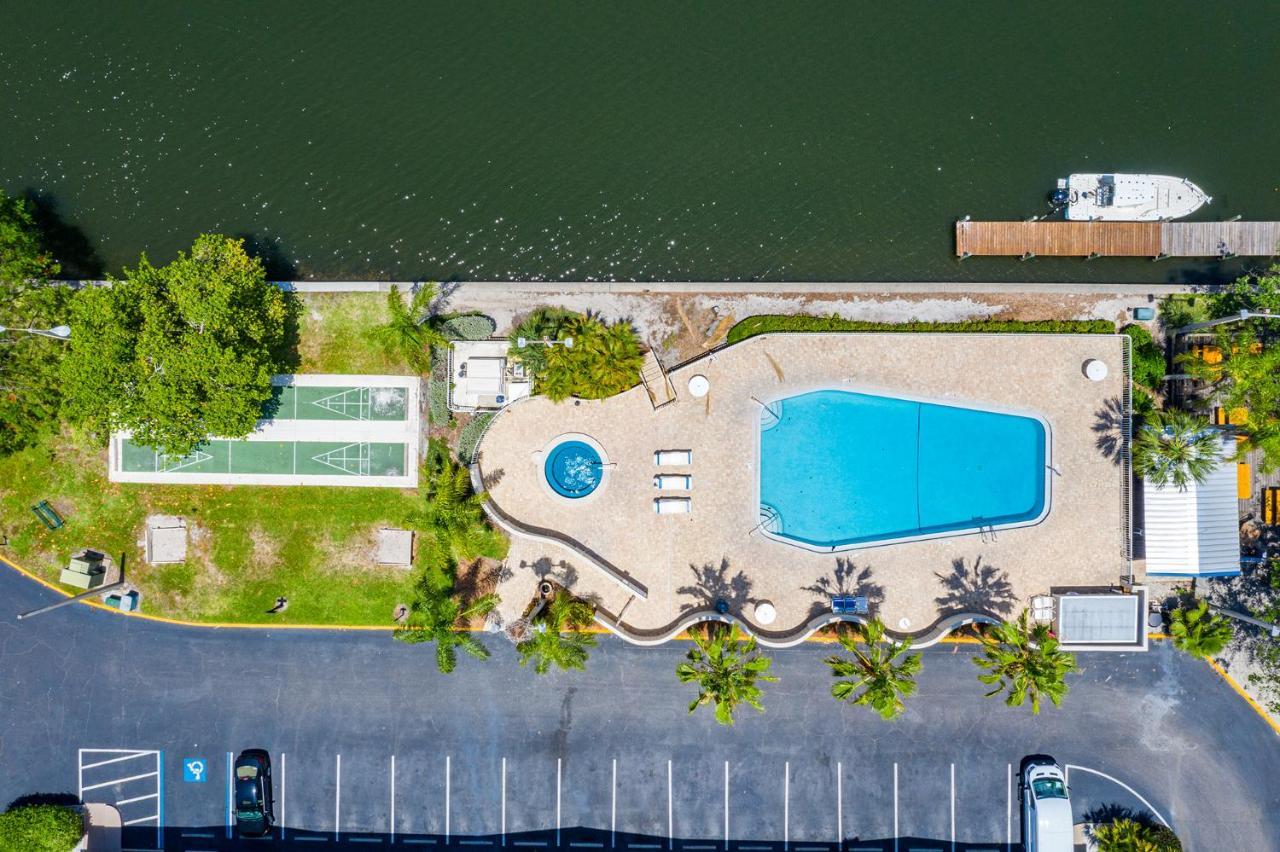 The Blue Lagoon Ruskin Exterior photo